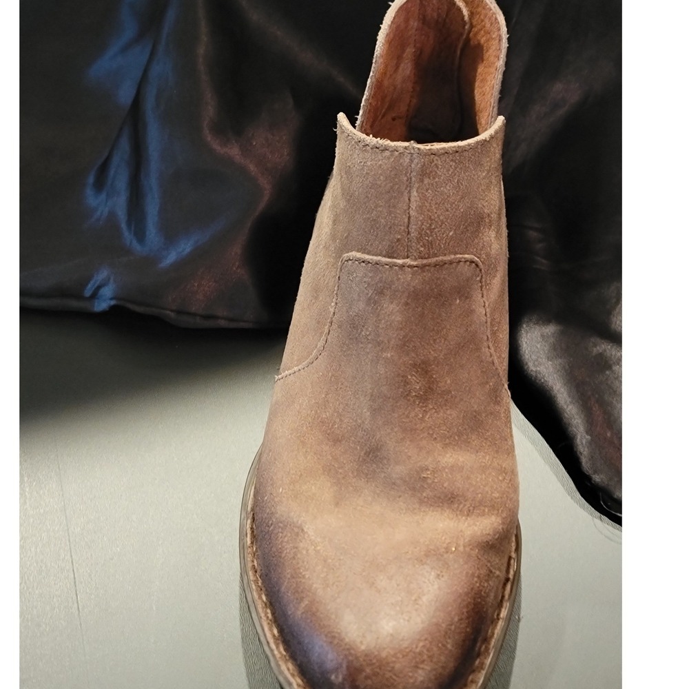 Born Kerri Distressed Brown Suede V-Cut Ankle Boots Back Zip Womens 7.5M - Picture 3 of 8